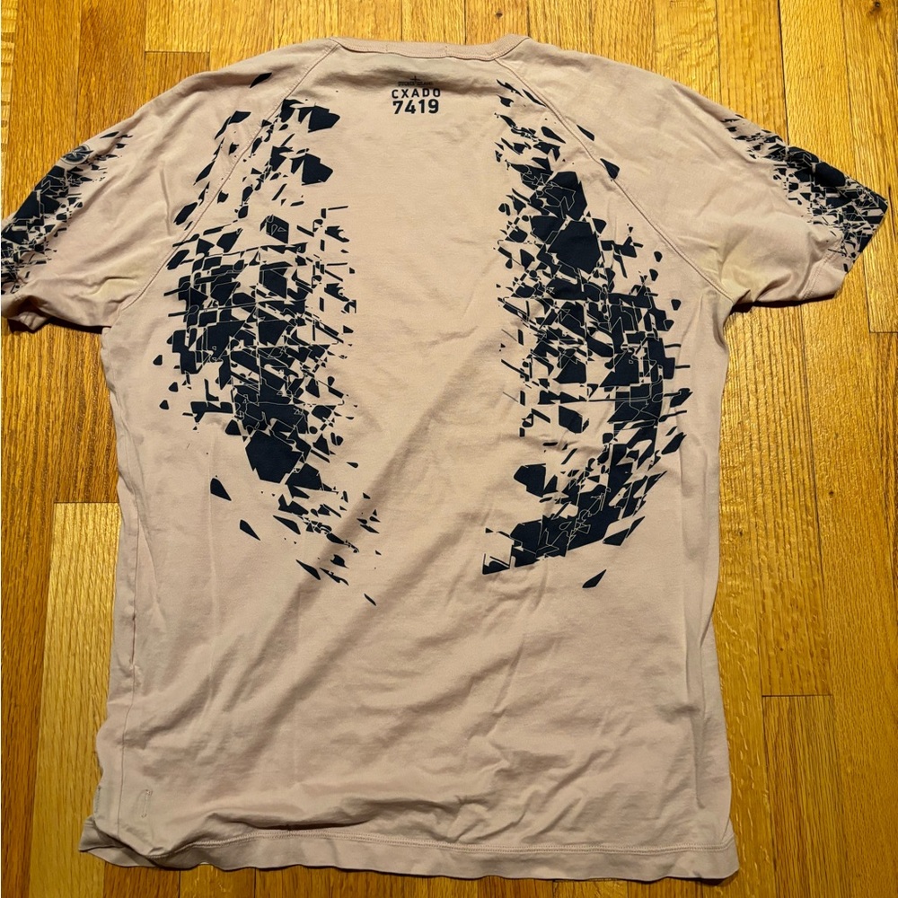 100% Authentic Stone island Men’s T-shirt Peach colour Size L worn twice